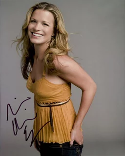 Melissa Claire Egan autograph