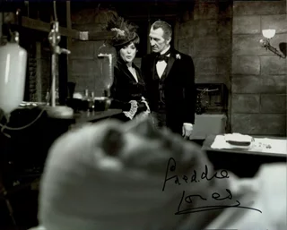 Freddie Jones autograph