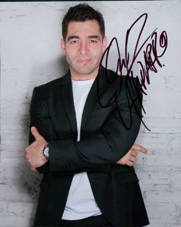Omar Chaparro autograph