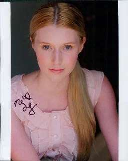 Nicole Tompkins autograph