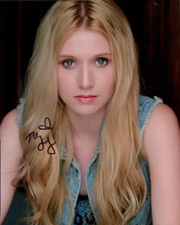 Nicole Tompkins autograph