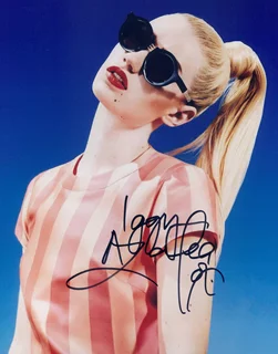 Iggy Azalea autograph