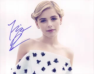 Kiernan Shipka autograph