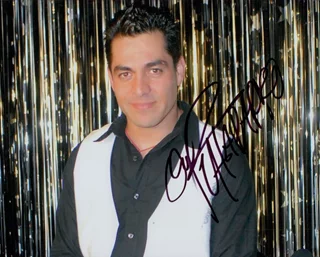 Omar Chaparro autograph