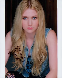 Nicole Tompkins autograph