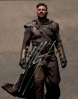 Manu Bennett autograph