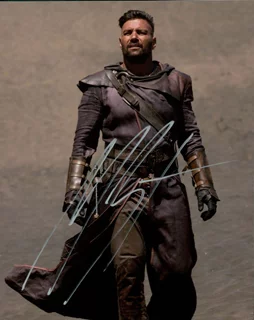 Manu Bennett autograph