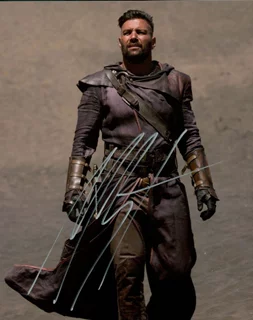 Manu Bennett autograph