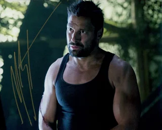 Manu Bennett autograph