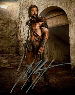 Manu Bennett autograph