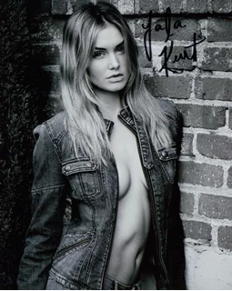 Lala Kent autograph