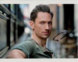 Derek Wilson autograph