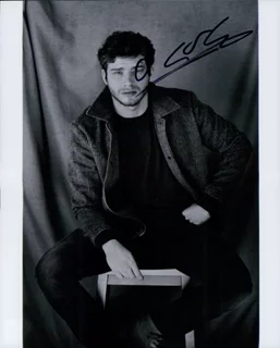 Oliver Stark autograph