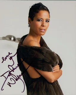 Daphne Wayans autograph