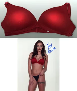 Toni Owens autograph