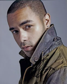 Gabriel Chavarria autograph