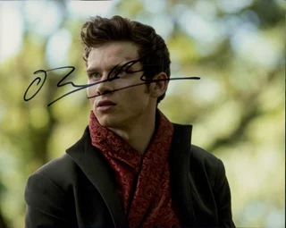 Oliver Stark autograph