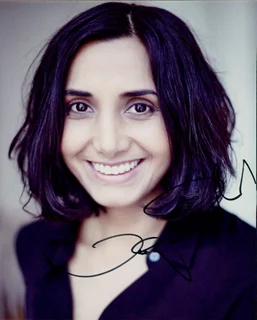 Narges Rashidi autograph