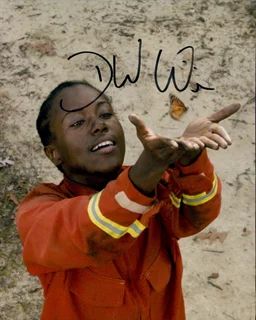 Dewanda Wise autograph