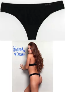 Leanna Decker autograph