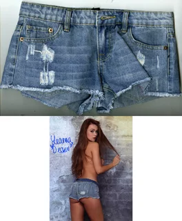 Leanna Decker autograph