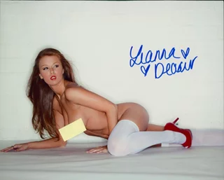 Leanna Decker autograph