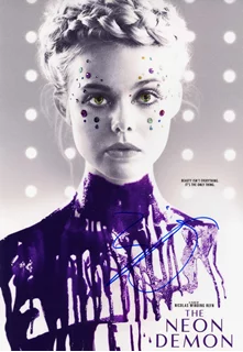 Elle Fanning autograph