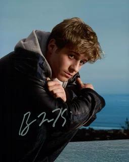 Benjamin McKenzie autograph