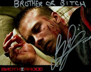 Lou Taylor Pucci autograph