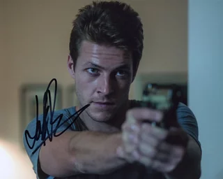 Luke Bracey autograph