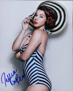 Jillian Rose Reed autograph