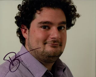 Bobby Moynihan autograph