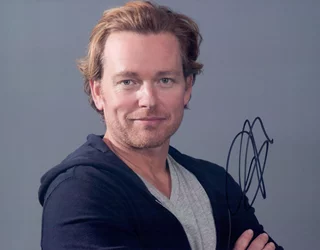 Jonathan Scarfe autograph