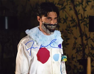 Finn Wittrock autograph