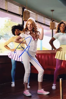 Bella Thorne autograph