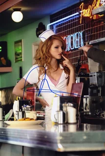 Bella Thorne autograph