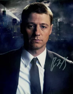 Benjamin McKenzie autograph