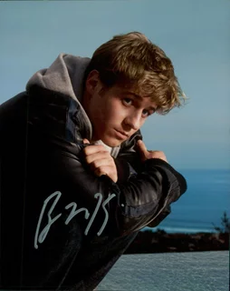 Benjamin McKenzie autograph