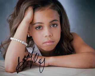 Asia Monet Ray autograph