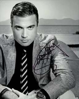 Jaime Camil autograph