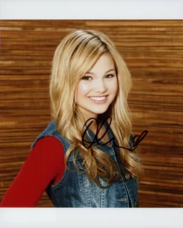 Olivia Holt autograph