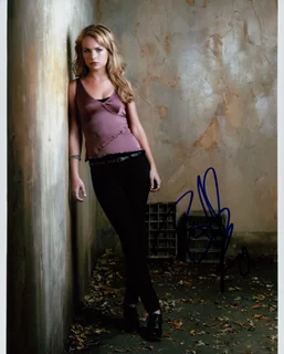 Brittany Robertson autograph