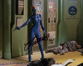 Laura Vandervoort autograph