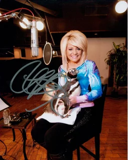 Lauren Alaina autograph