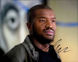 Roger Cross autograph