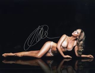 Jennifer Love Hewitt autograph