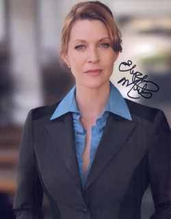 Elyse Mirto autograph