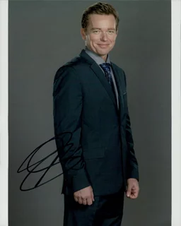 Jonathan Scarfe autograph