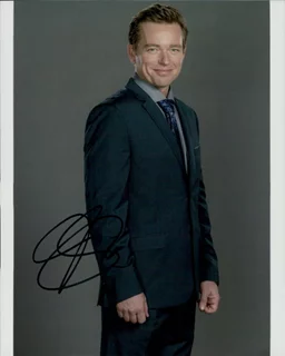 Jonathan Scarfe autograph