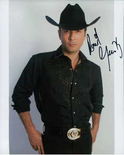 Raul Mendez autograph